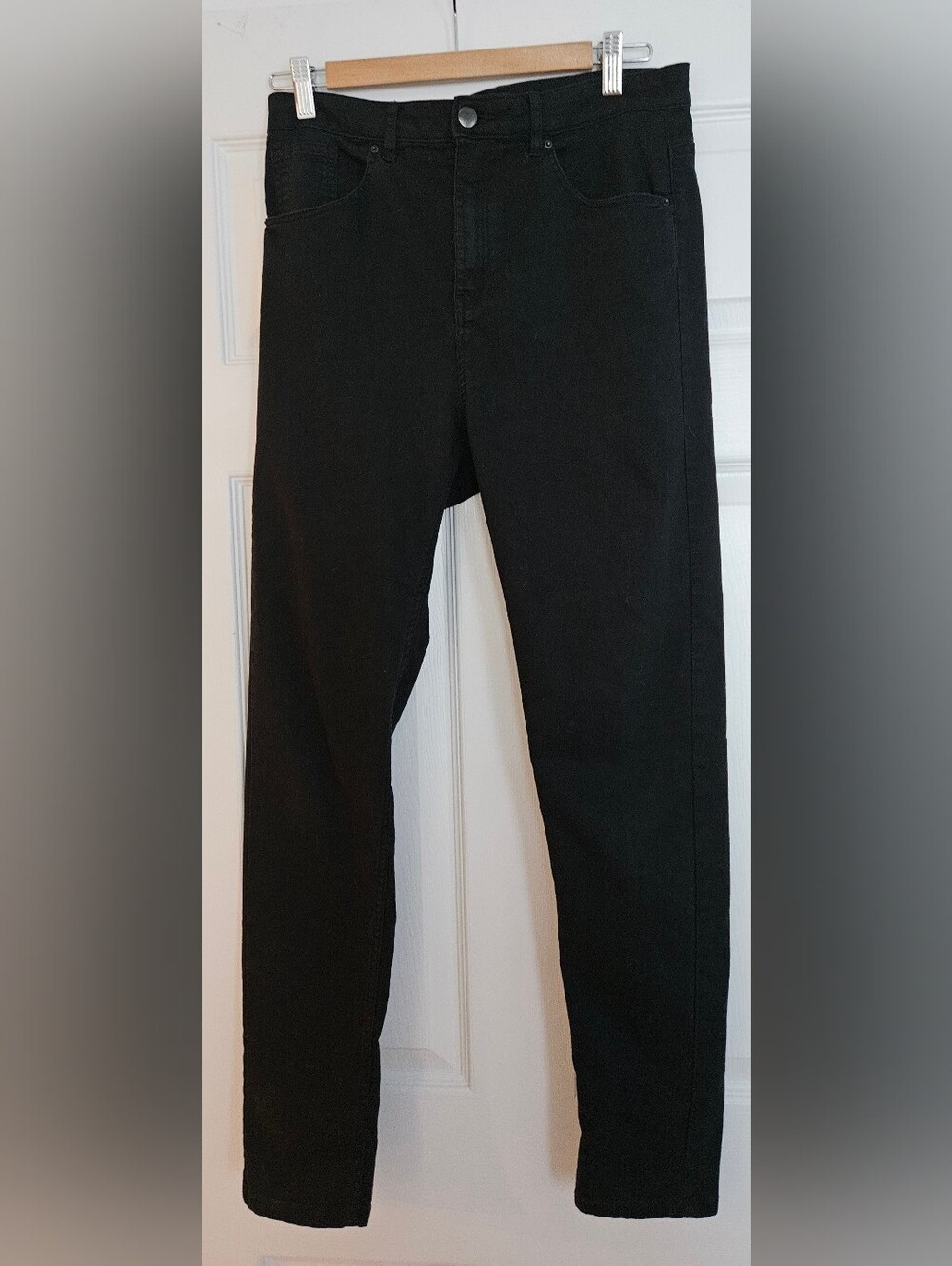 H&M Women's Skinny Jeans in Black. Size US 12. Strechable.